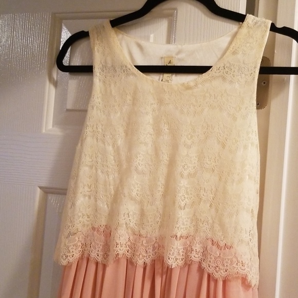 Francesca's Lace and pink dress - Picture 2 of 3